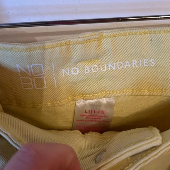 No Boundaries Yellow Tie Shorts - Picture 3 of 4
